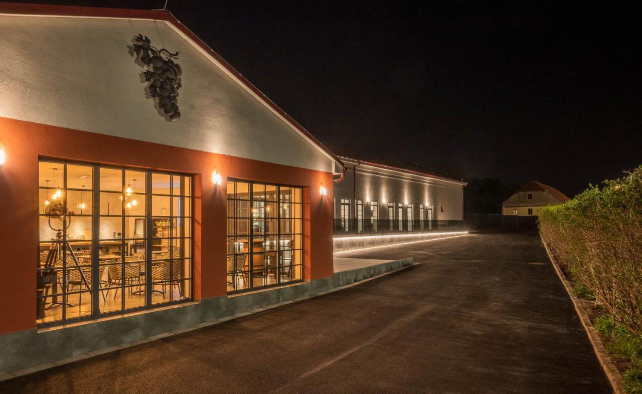 Veltlin Bed & Wine Hotel Valtice Eksteriør billede