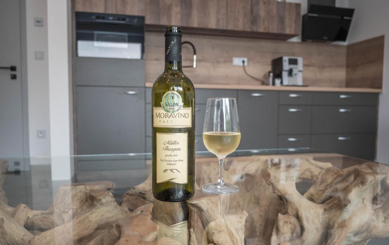 Veltlin Bed & Wine Hotel Valtice Eksteriør billede